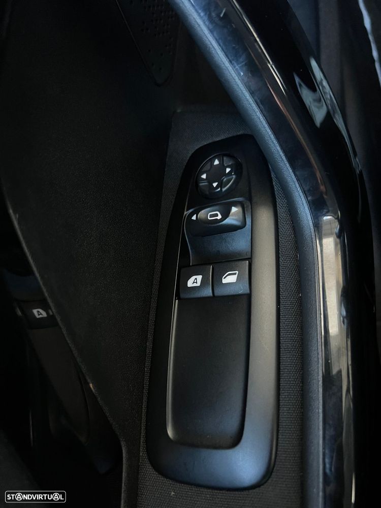 Peugeot 208 1.2 PureTech Style - 15