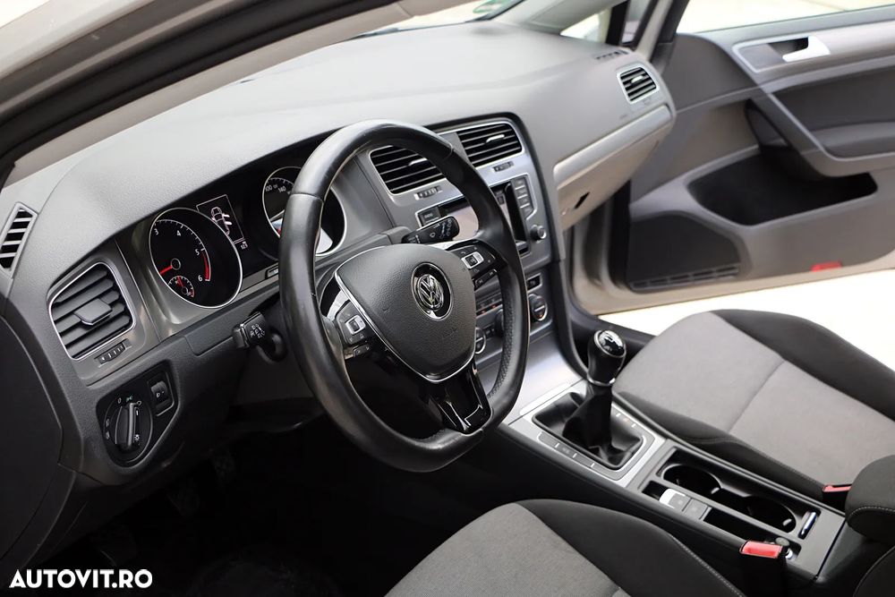 Volkswagen Golf - 5