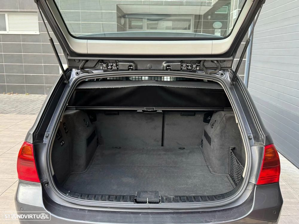 BMW 320 dA Exclusive - 14
