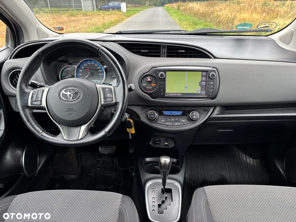 Toyota Yaris Hybrid 100 Sol - 26