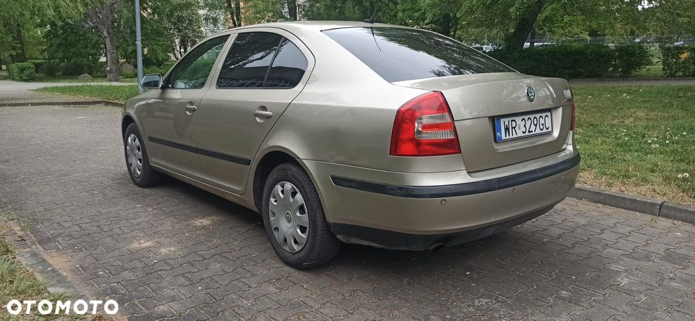 Skoda Octavia 1.6 FSI Ambiente - 8