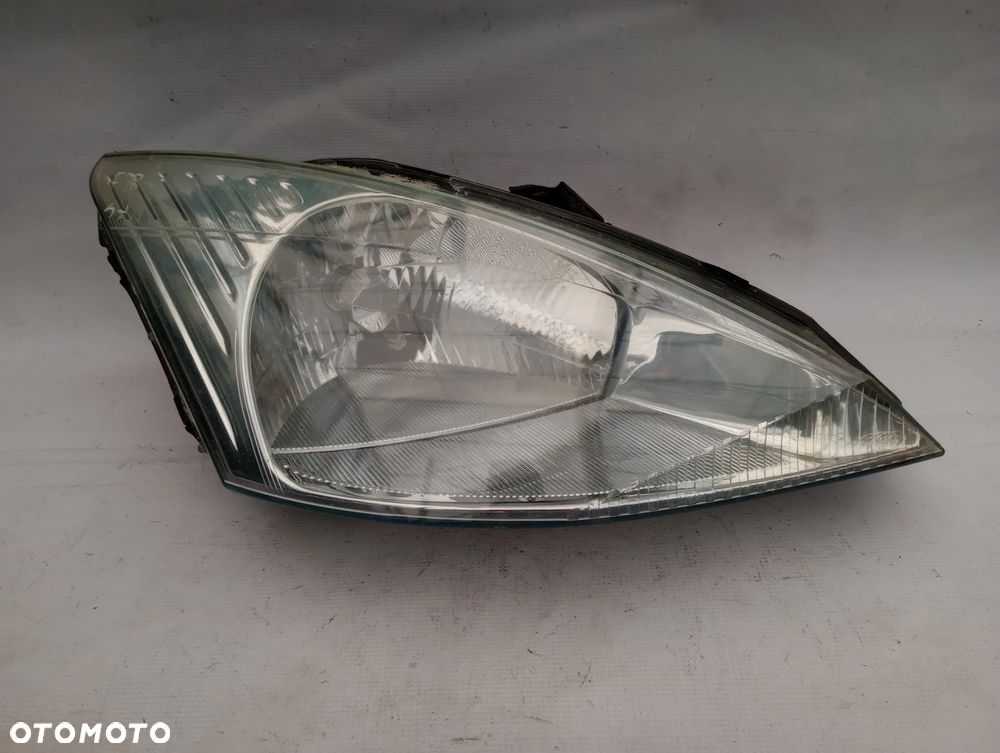 Ford C MAX Lampa Przednia Prawy Przód P.P.