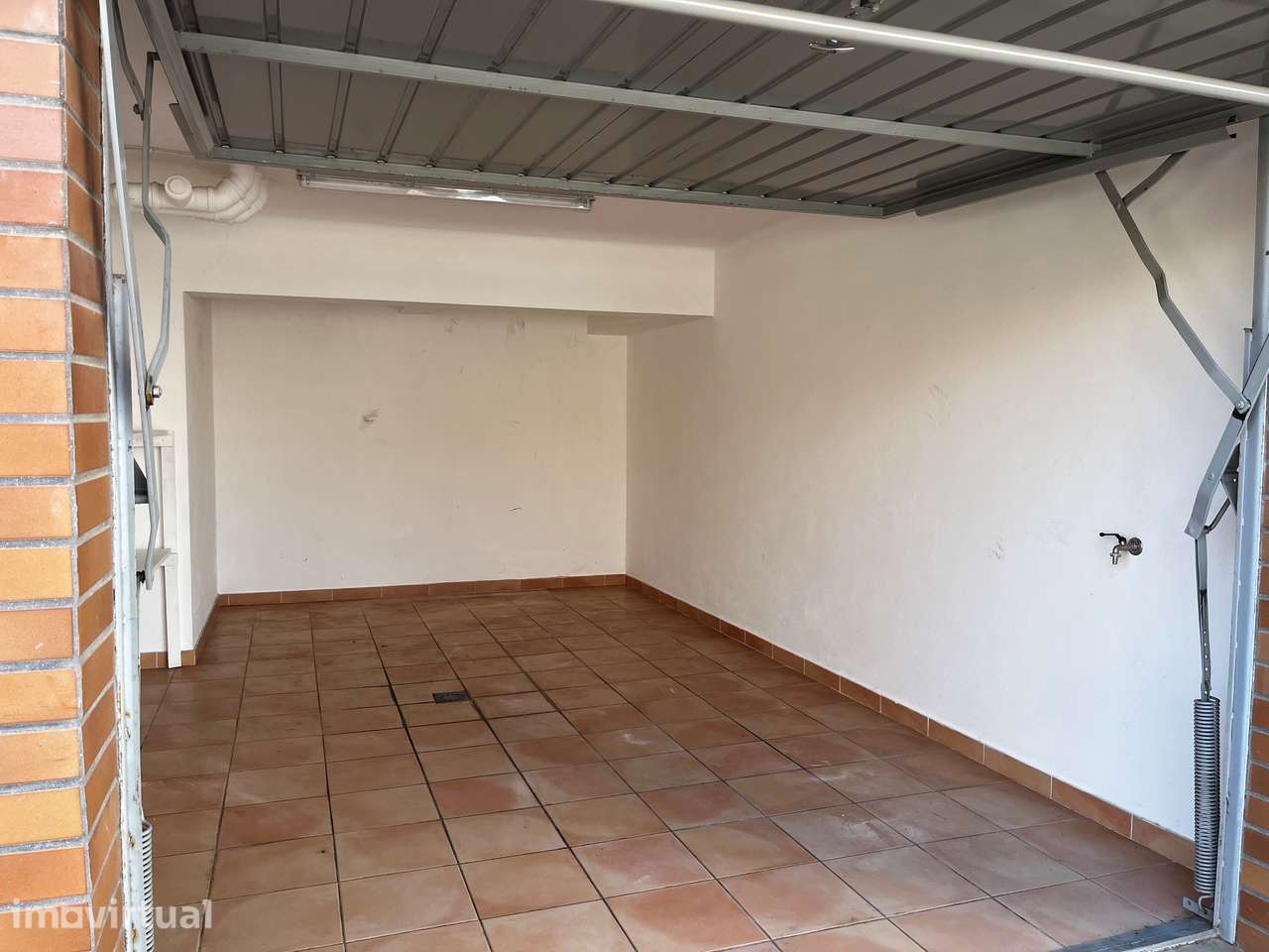 Garagem fechada para venda – Excelente localização em Tavira - Grande imagem: 2/3