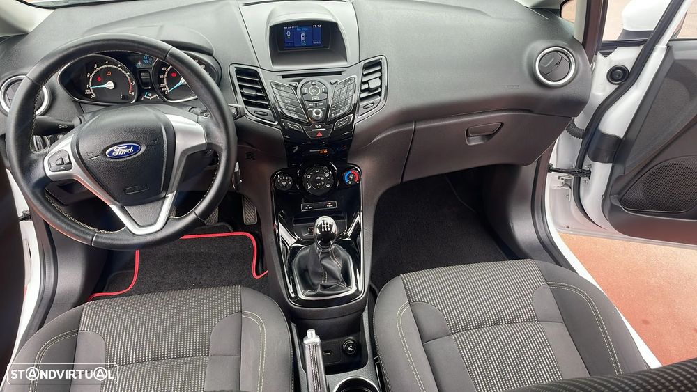 Ford Fiesta 1.0 EcoBoost S&S TITANIUM - 32