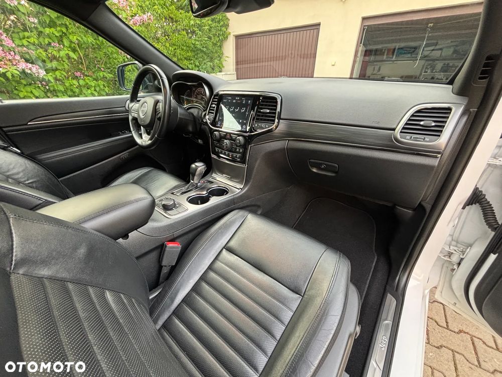 Jeep Grand Cherokee - 14