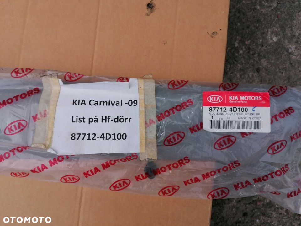 LISTWA DRZWI KIA CARNIVAL II 2005-2014 877124D100
