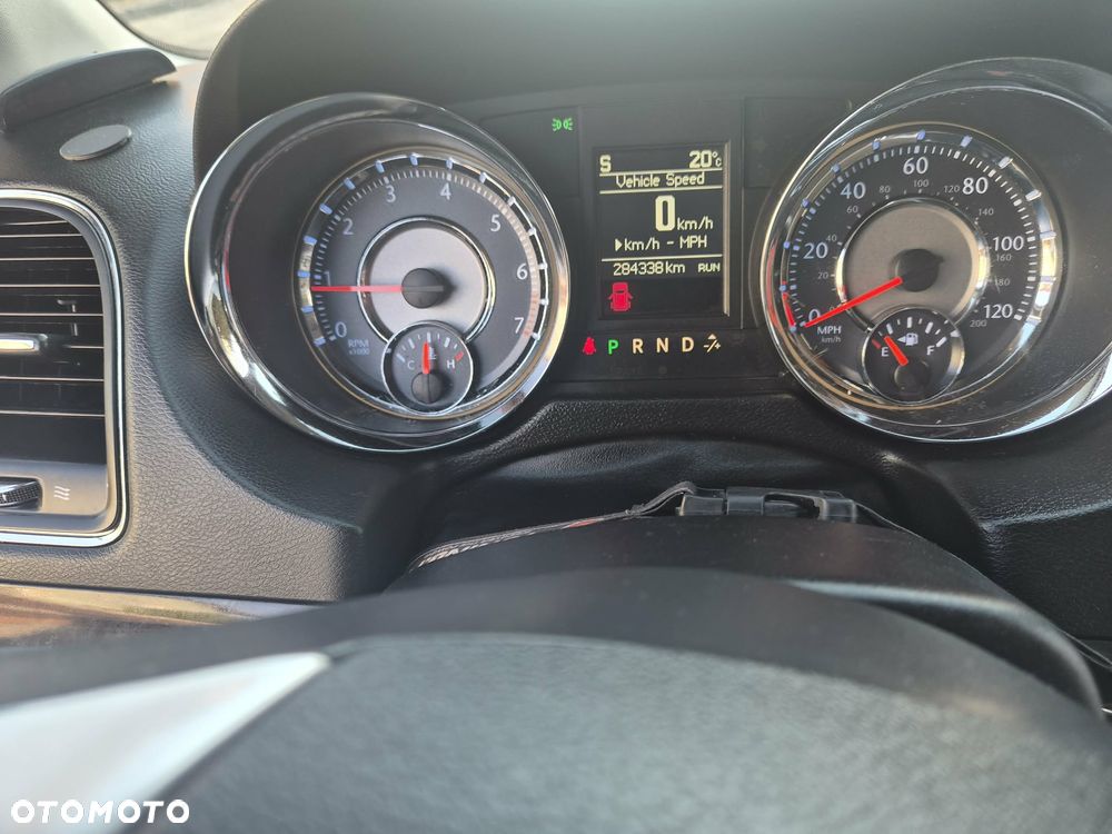 Chrysler Town & Country 3.6 Limited - 37