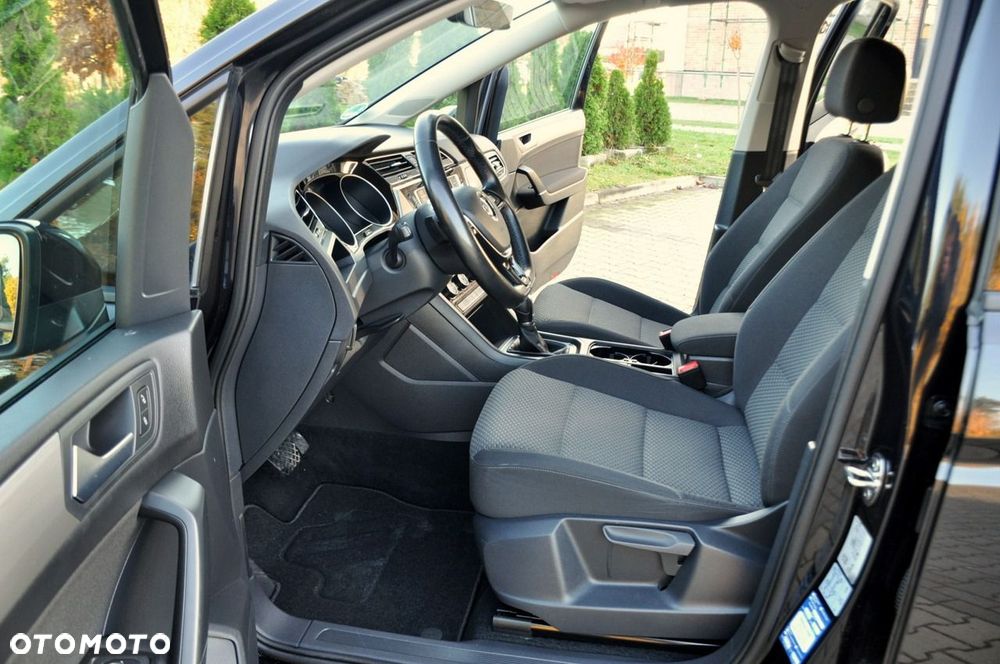 Volkswagen Touran - 22