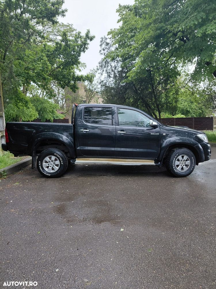 Toyota Hilux - 12