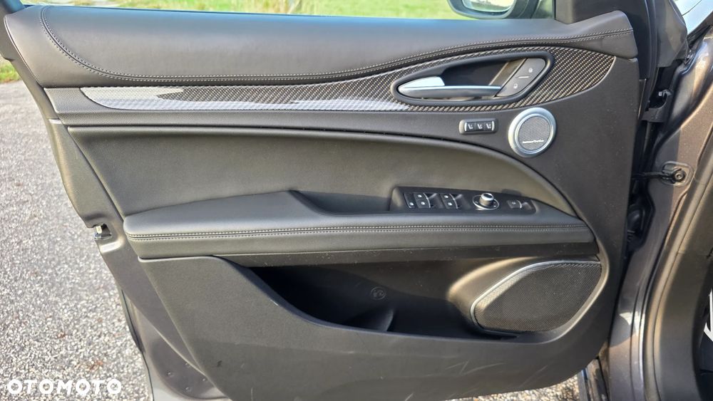 Alfa Romeo Stelvio - 24