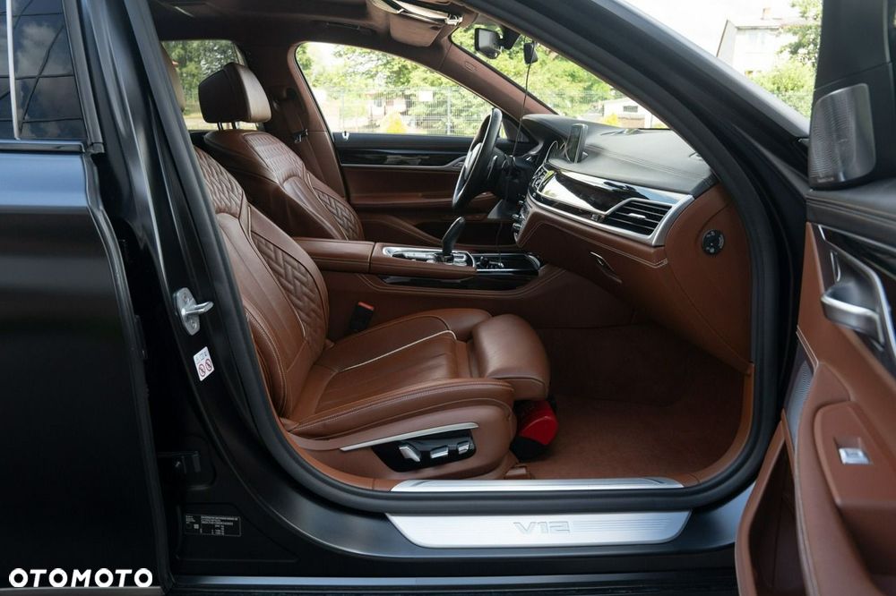 BMW Seria 7 M760Li xDrive - 17