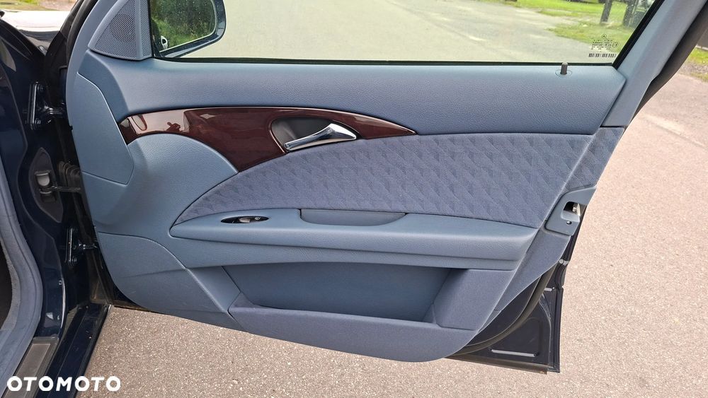 Mercedes-Benz Klasa E 200 Kompressor Automatik Classic - 40