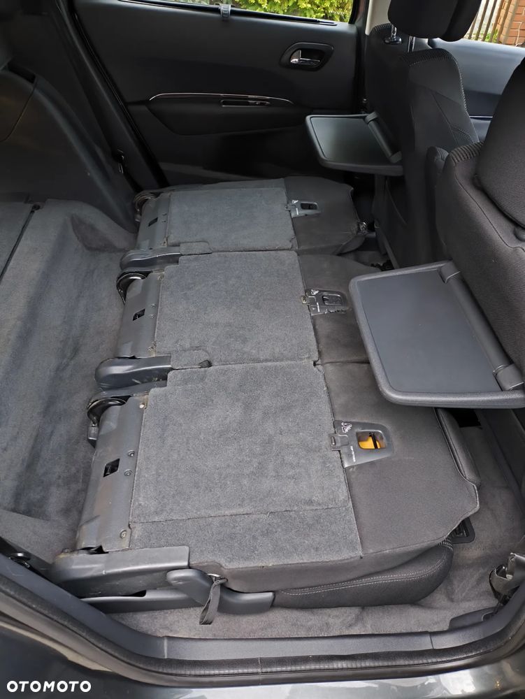 Peugeot 5008 1.6 e-HDi Active S&S - 23