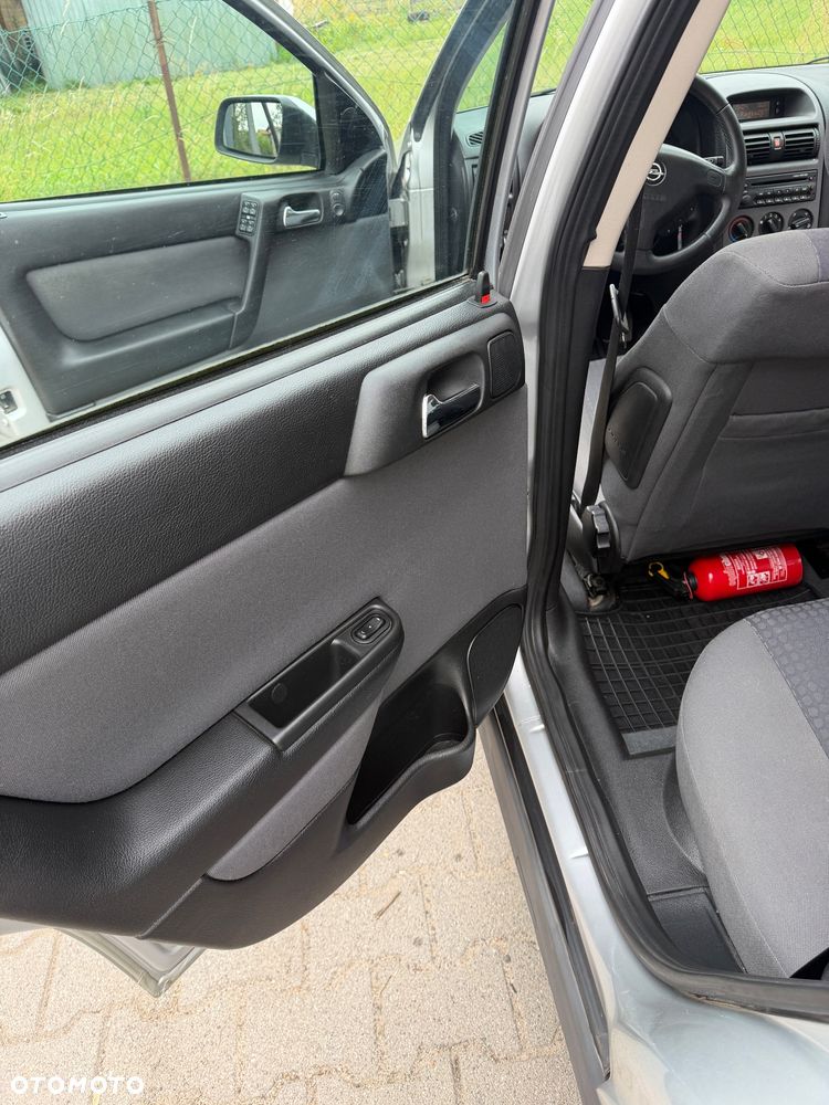 Opel Astra 1.6 NJoy - 23