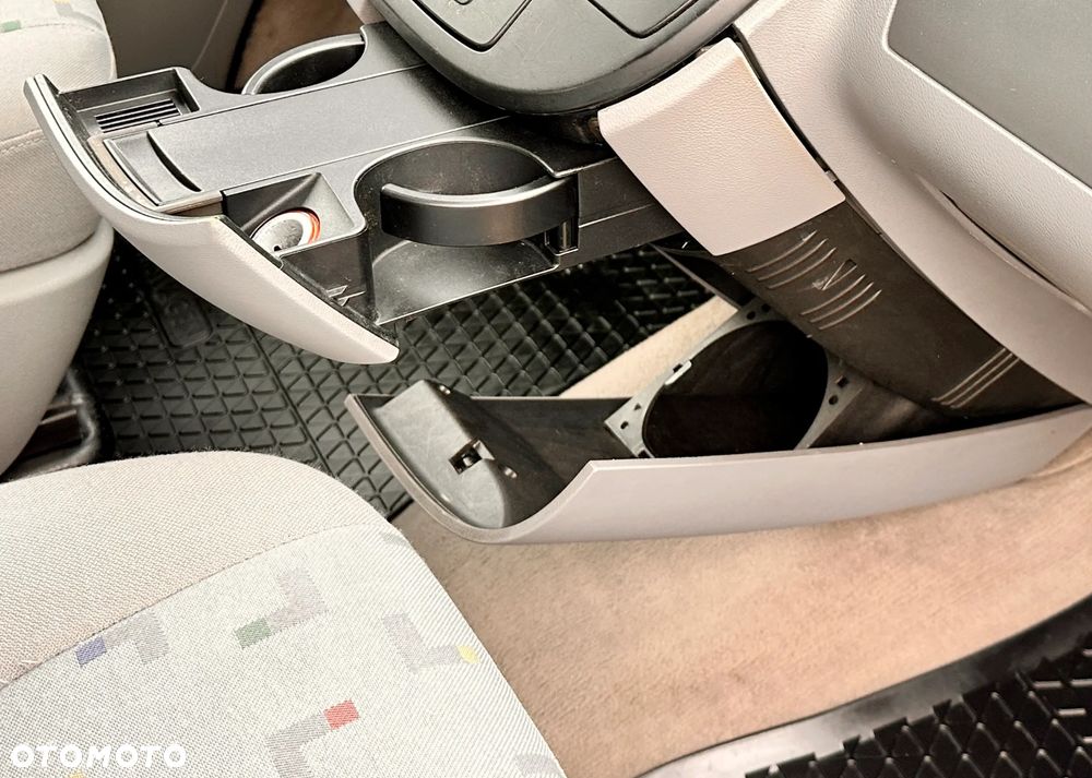 Volkswagen Multivan - 31