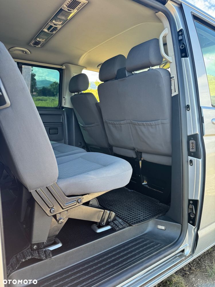 Volkswagen Caravelle - 10