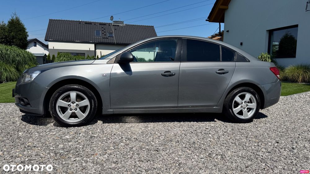 Chevrolet Cruze 1.6 LS - 8