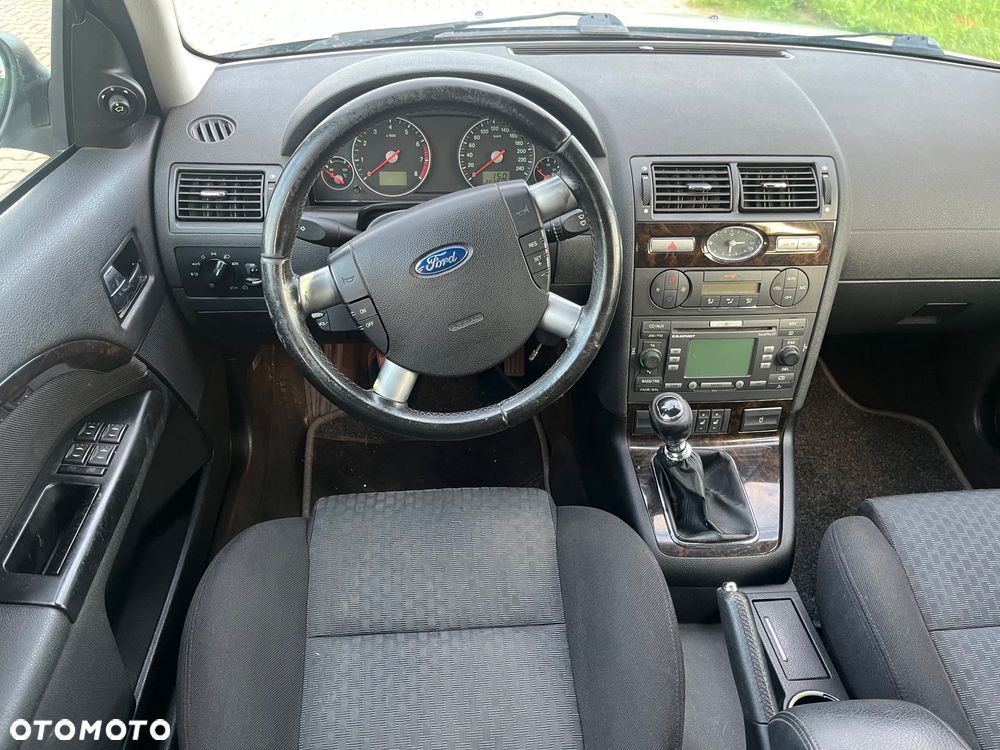 Ford Mondeo 1.8 Ghia - 13