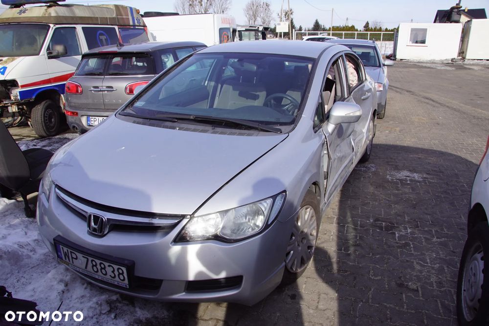 Auto na części - Honda Civic VIII 1.8 i-VTEC 140 KM R18A2 NH700M 2006R Silnik Skrzynia Drzwi Maska Błotnik Klapa Zderzak Lampa Lusterko Klamka Szyba Deska Kokpit Sterownik Moduł Czujnik Licznik Wyświetlacz Panel Kierownica - 1