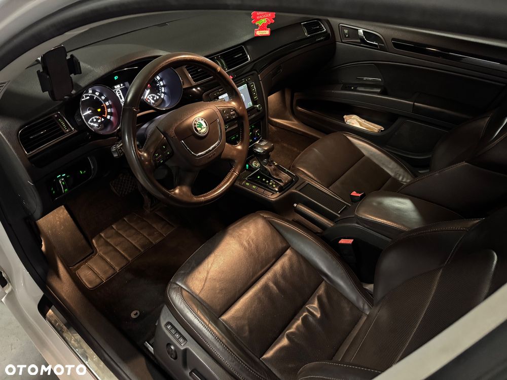 Skoda Superb 2.0 TDI L&K DSG - 19