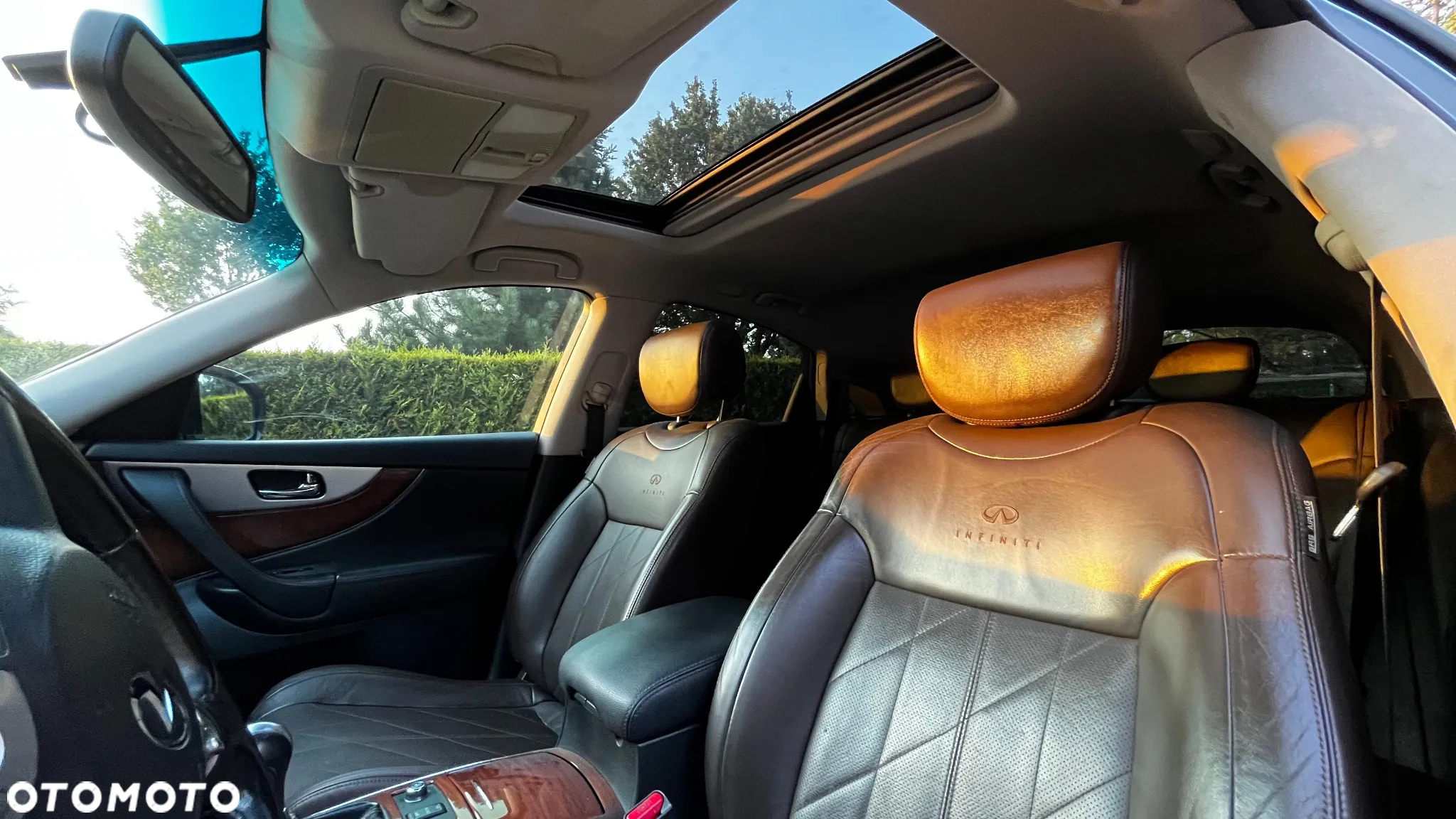 Infiniti FX - 8