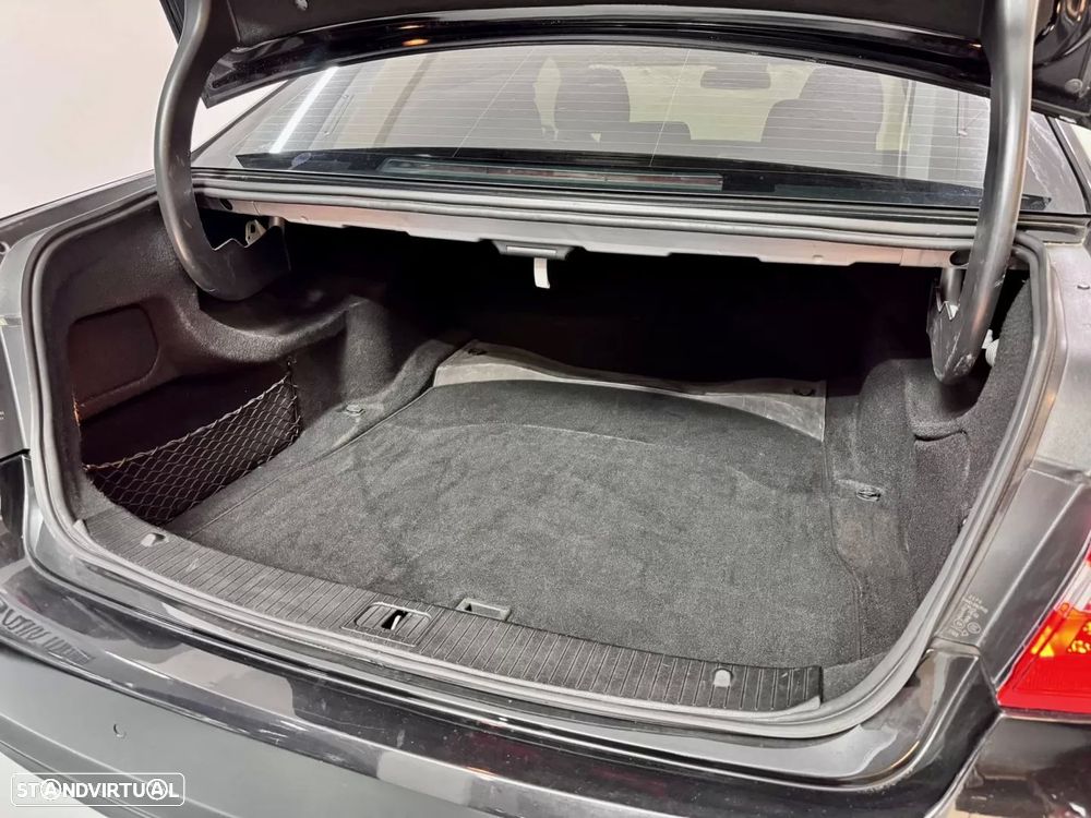 Mercedes-Benz E 250 CDi Avantgarde BlueEfficiency Auto. - 51