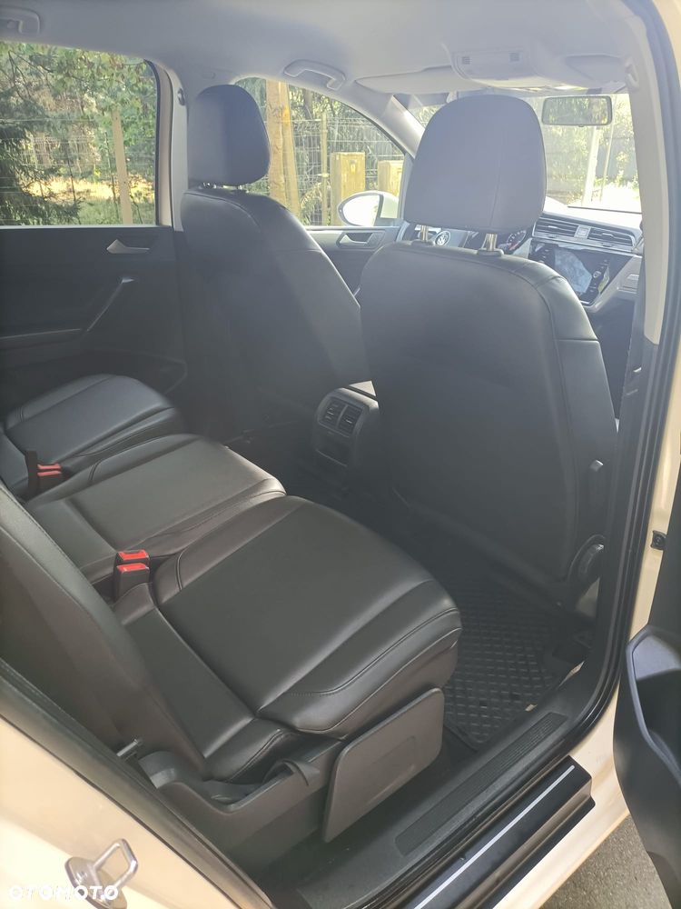 Volkswagen Touran - 10