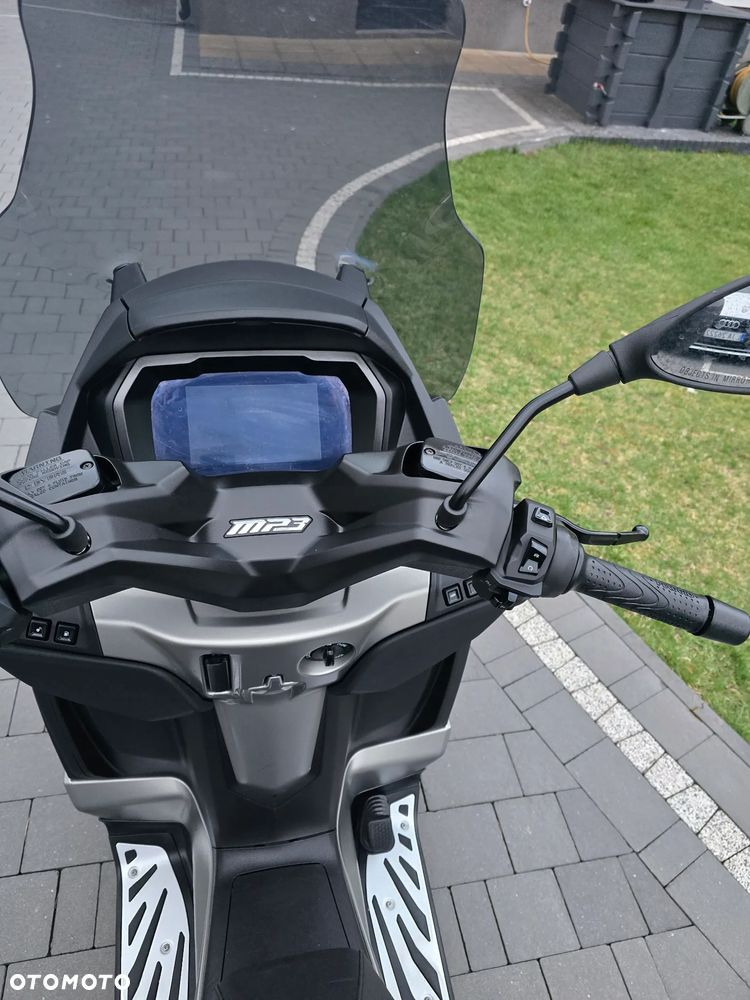Piaggio MP-3 - 8