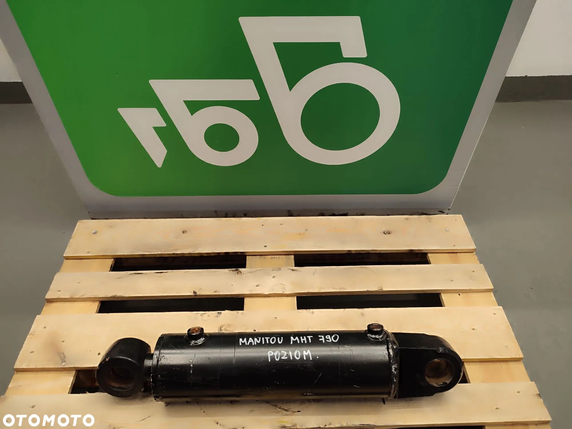 Siłownik poziomowania łyżki Manitou MHT 790 - 1