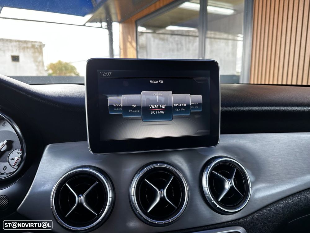 Mercedes-Benz CLA 180 d AMG Line - 27