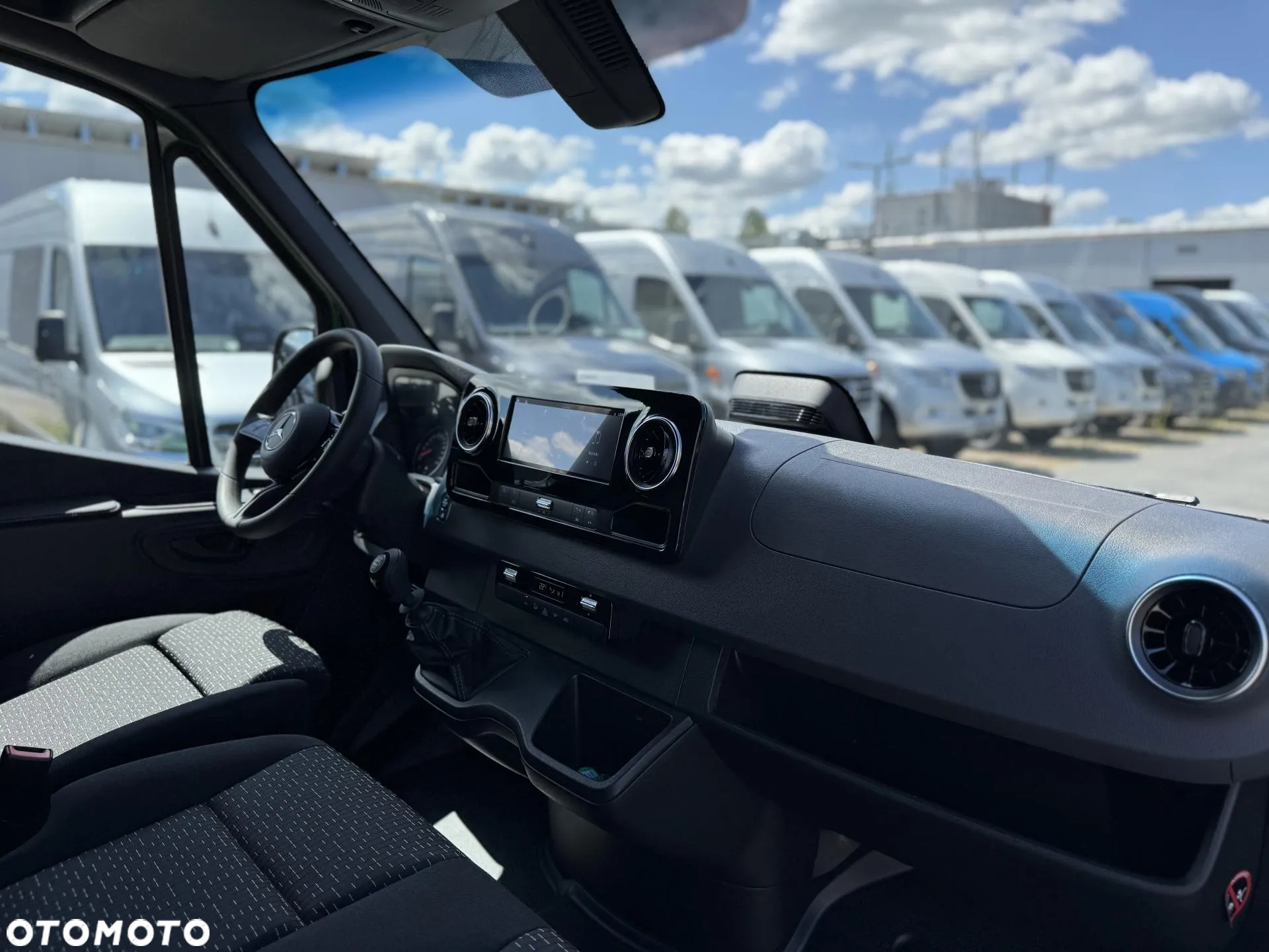 Mercedes-Benz Sprinter - 11