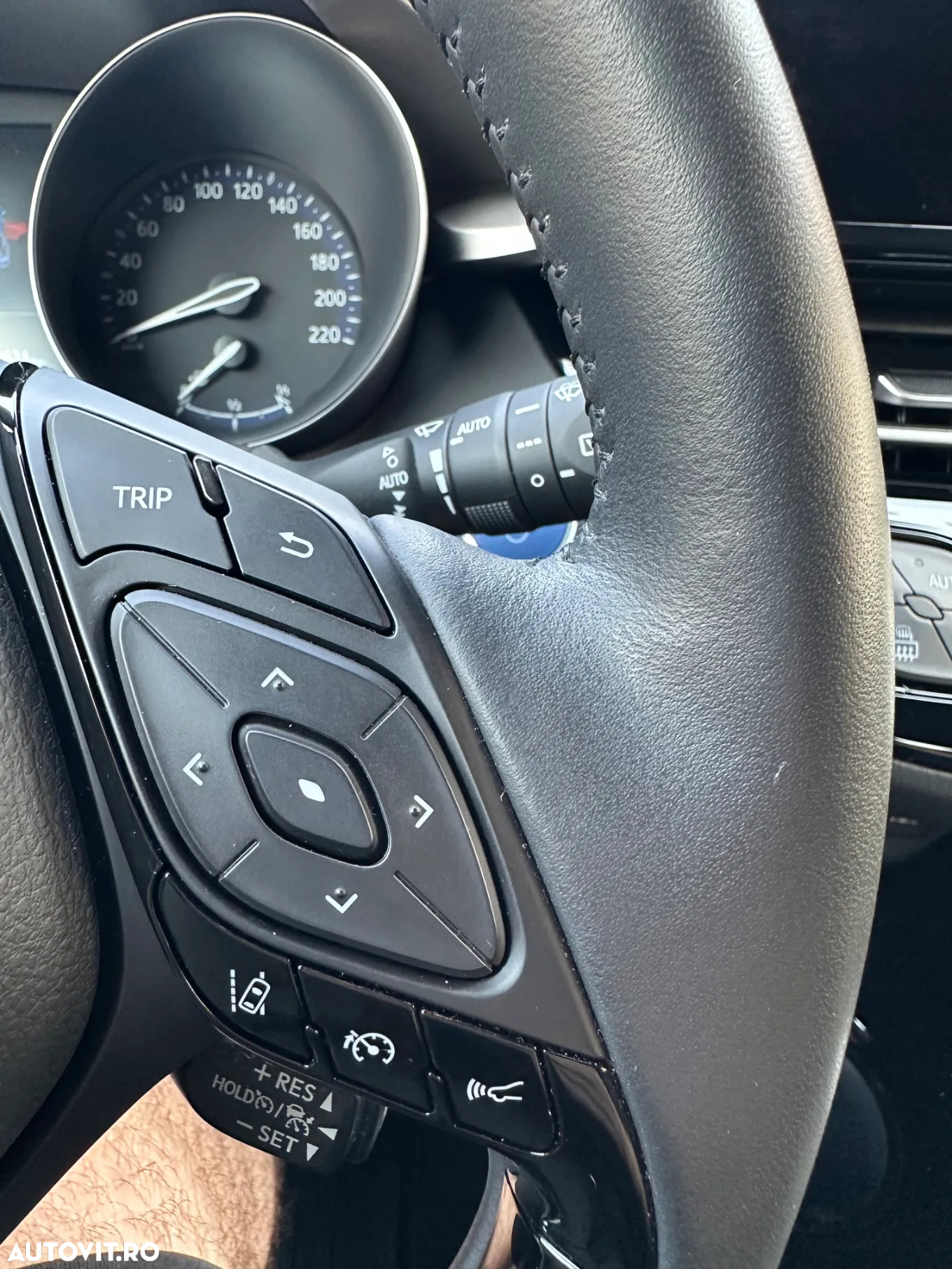 Toyota C-HR 2.0 HSD 184 CP 4x2 CVT Classy Bi-Tone - 16