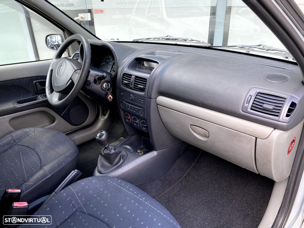 Renault Clio 1.2 16V Expression - 11