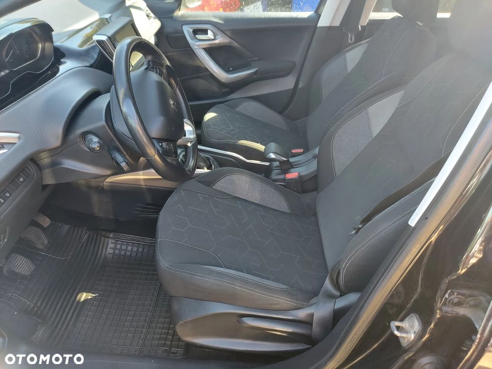 Peugeot 2008 1.2 Pure Tech Style S&S - 6