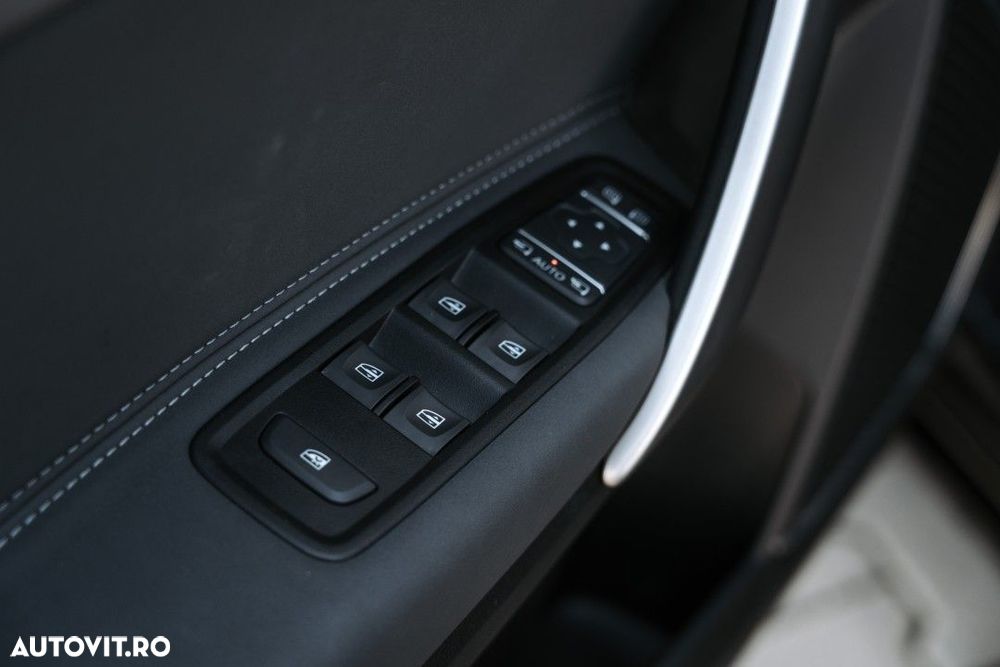 Mercedes-Benz EQT - 33