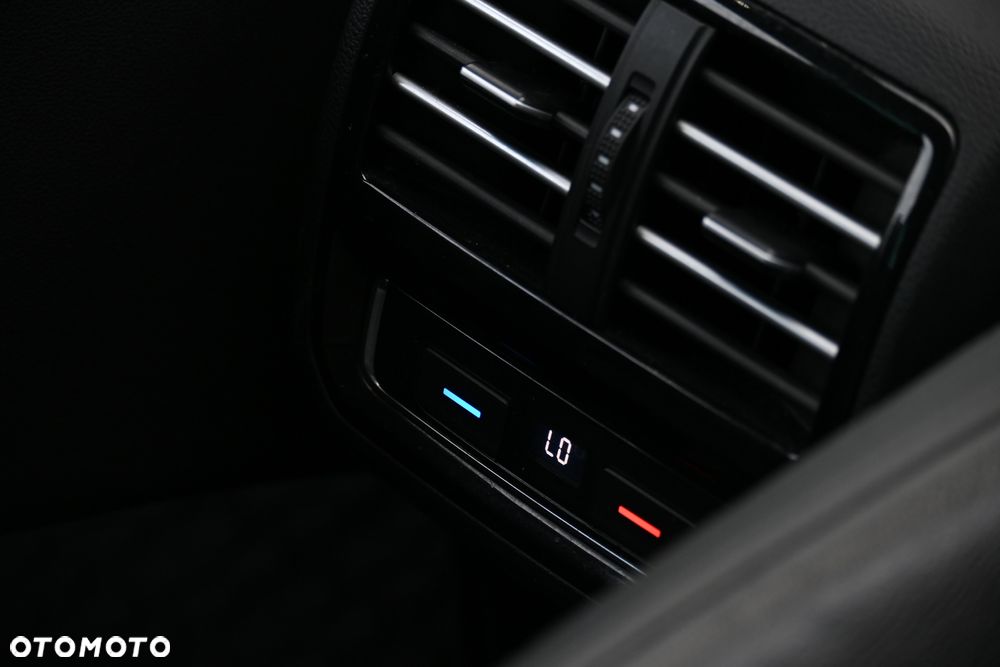 Volkswagen Passat - 26