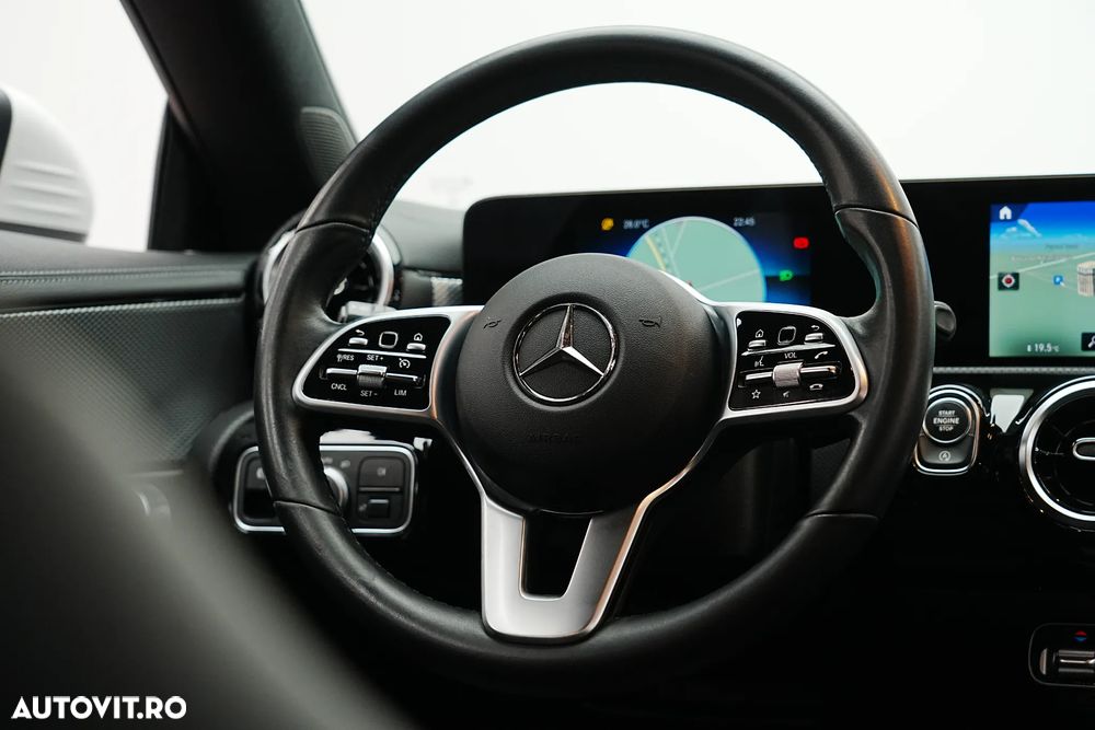 Mercedes-Benz CLA 180 7G-DCT Special Edition - 36
