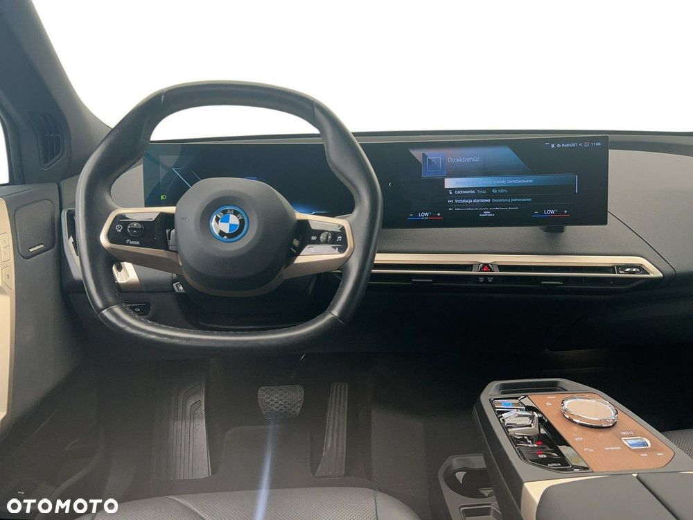 BMW iX - 9