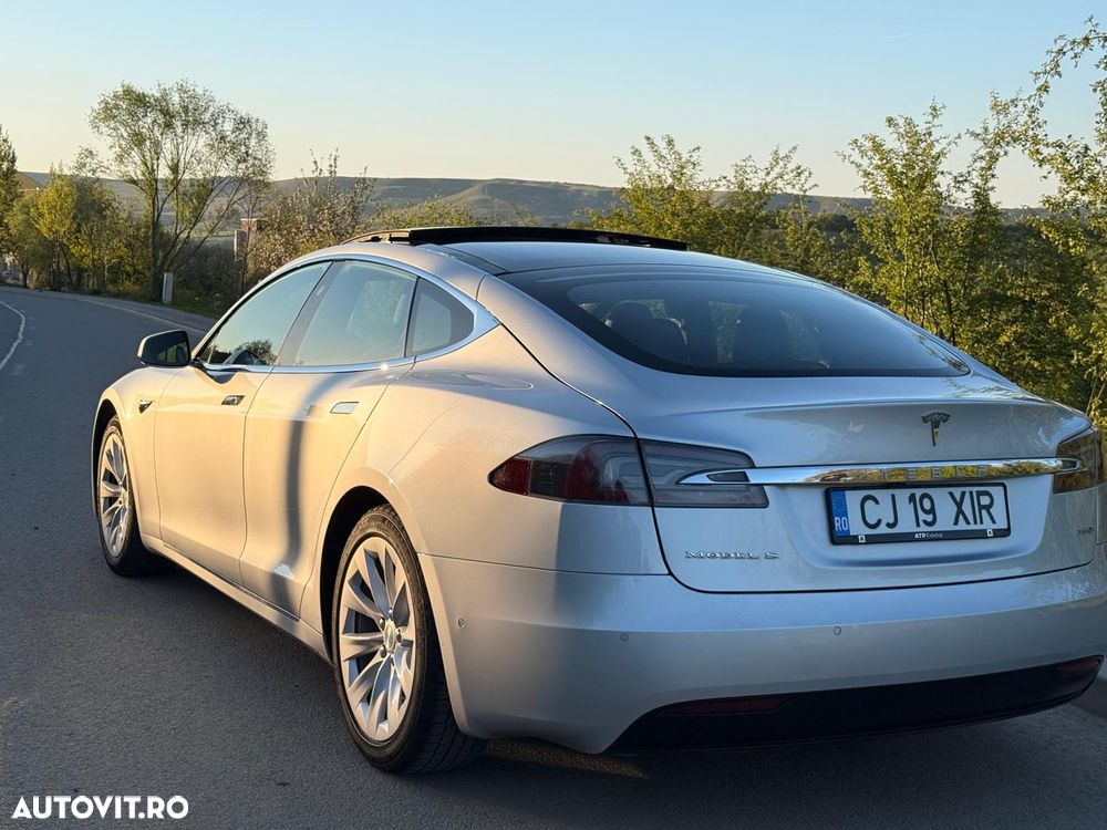 Tesla Model S - 16