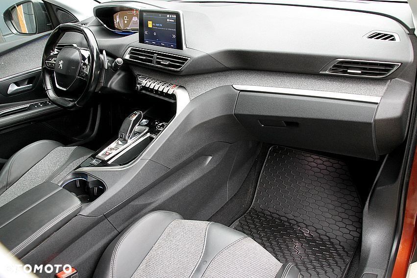 Peugeot 3008 1.2 PureTech Allure S&S EAT8 - 23