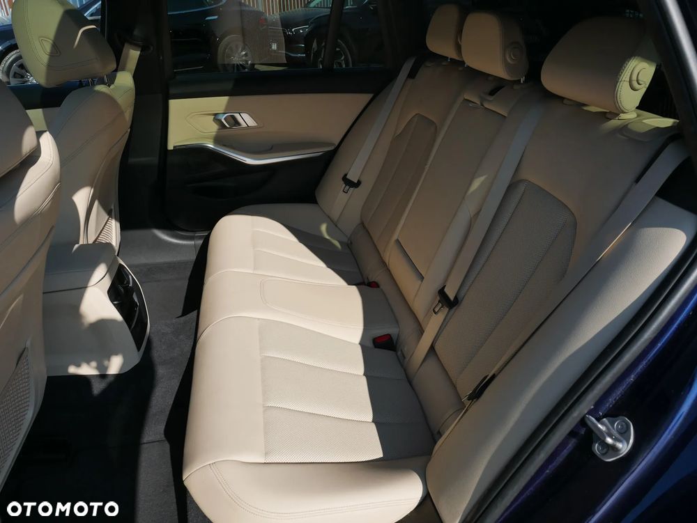 BMW Seria 3 320e Sport Line - 24