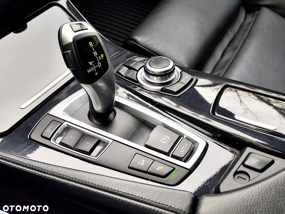 BMW Seria 5 525d xDrive Touring Sport-Aut Luxury Line - 19