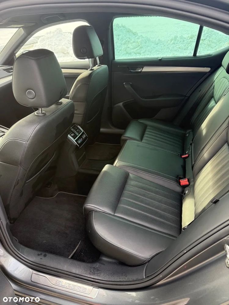Skoda Superb 2.0 TDI SCR 4x4 L&K DSG - 9