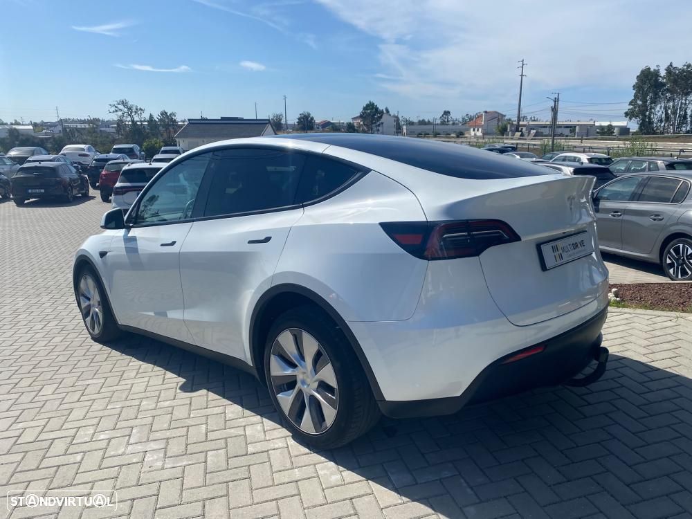 Tesla Model Y Standard RWD - 4