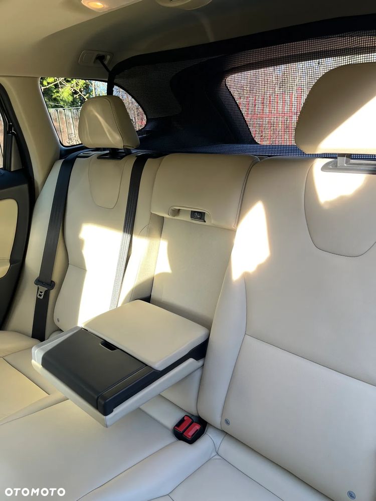 Volvo XC 60 D4 AWD Summum - 32