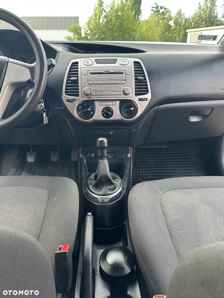 Hyundai i20 - 24