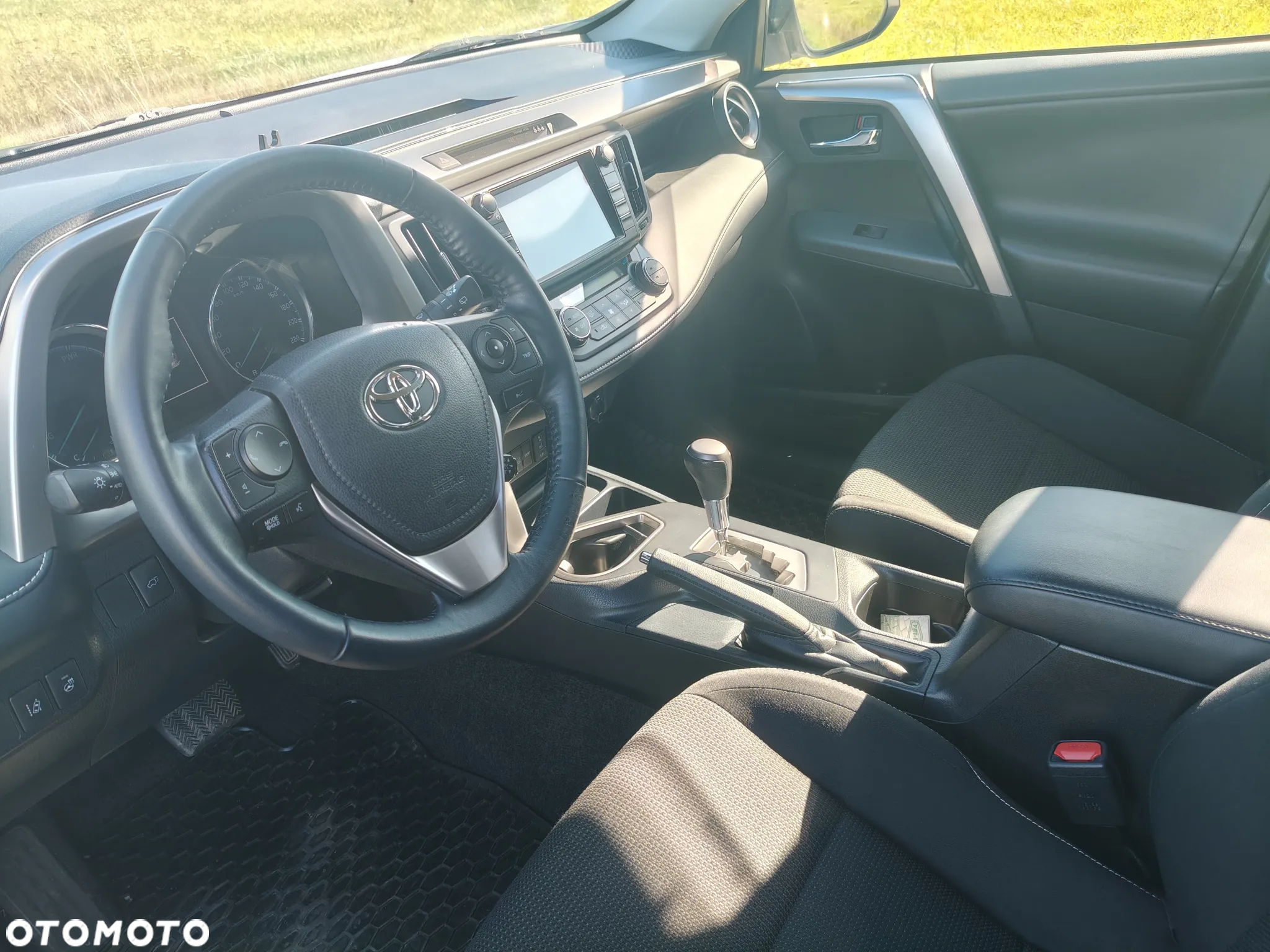 Toyota RAV4 2.5 4x2 Hybrid Team Deutschland - 10