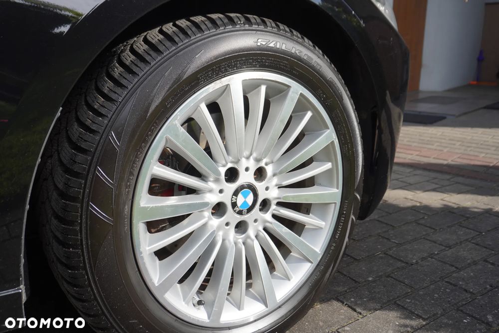 BMW 3GT 330d Sport-Aut Luxury Line - 4