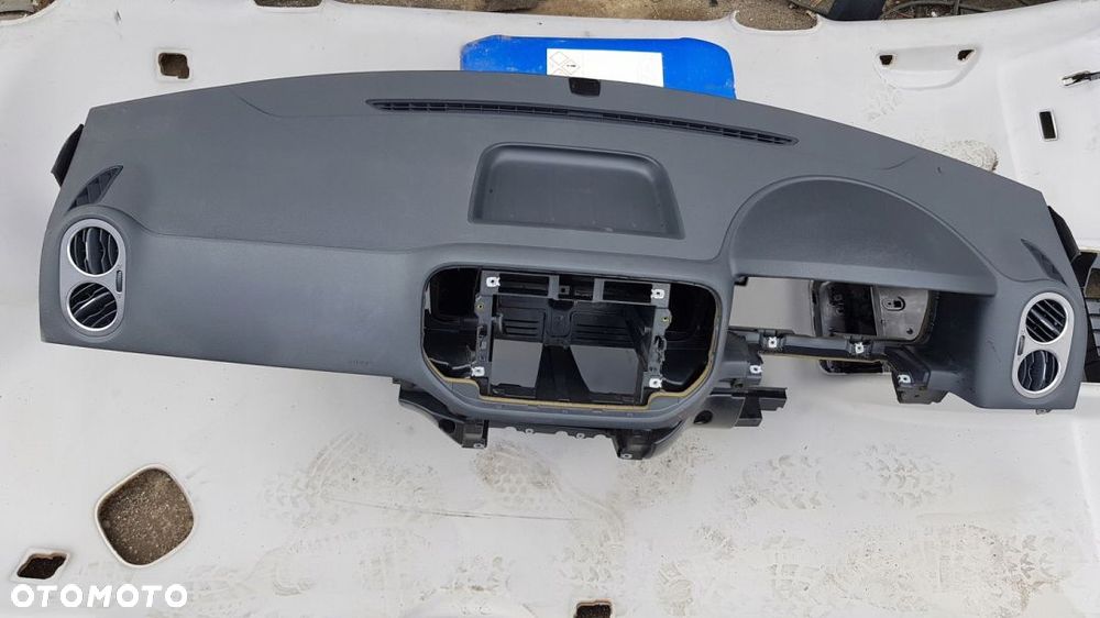 konsola VW Tiguan 5N0 anglik - 1