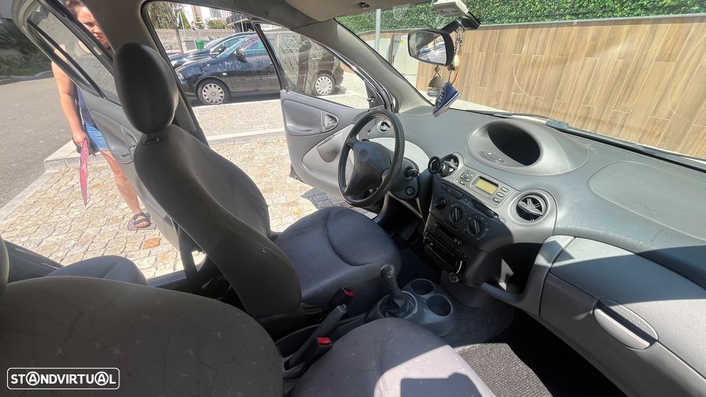 Toyota Yaris 1.0 Base C/Radio - 10